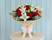 Букет цветов из:  Лилии и Розы в Куршаве