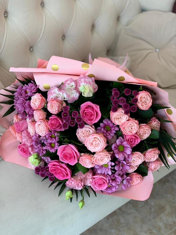 Букет цветов из: Хризантемы, Розы и Лизиантусы в Куршаве