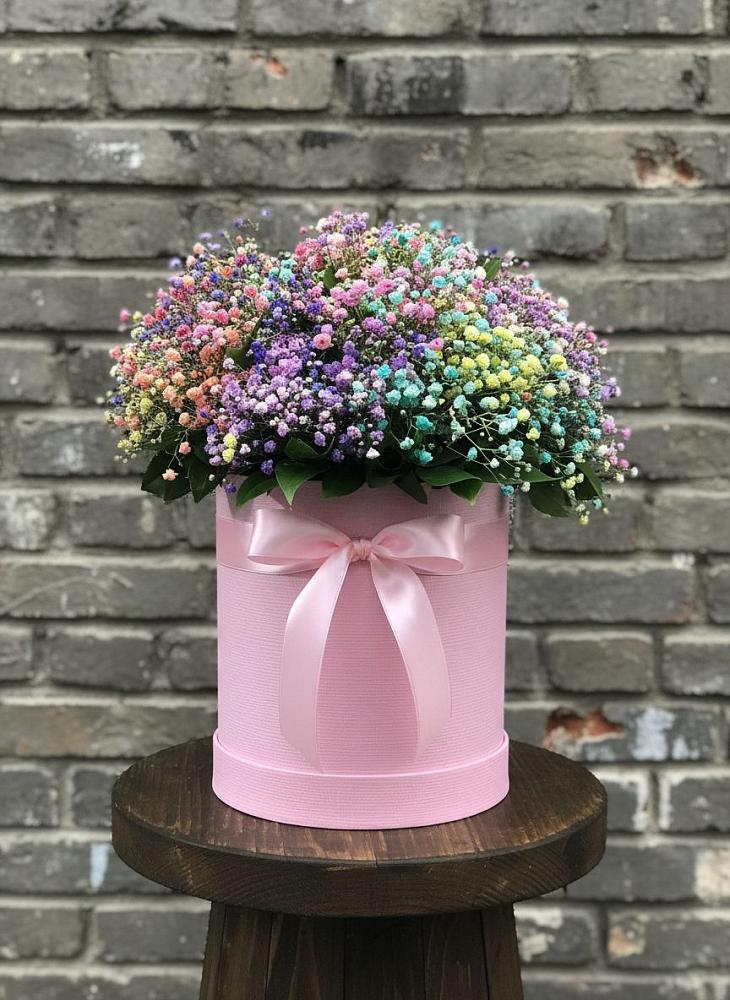 Цветочная композиция из Гипсофила и Розы в шляпной коробке в Куршаве