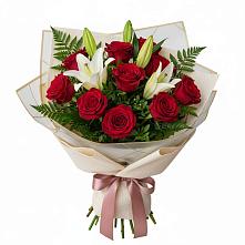 Букет цветов из:  Лилии и Розы в Куршаве