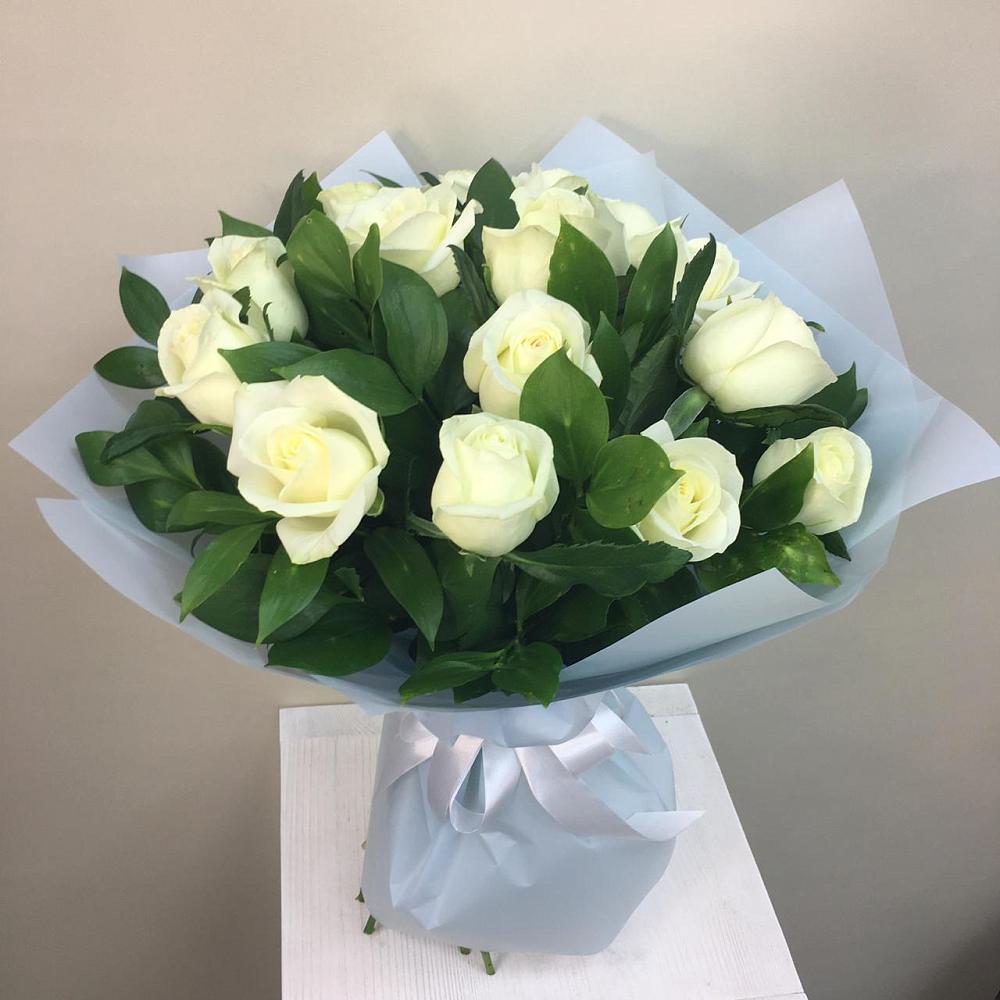 Букет 15 Белых роз Проуд в Куршаве