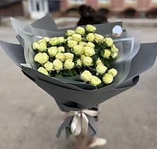 Букет Белые кустовые розы Солинеро в Куршаве