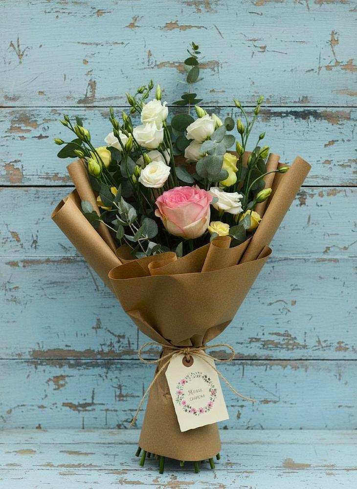 Букет цветов из: Розы и Лизиантусы в Куршаве