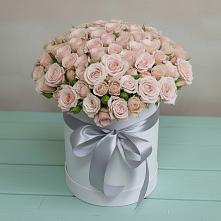 Цветочная композиция из Розы в шляпной коробке в Куршаве