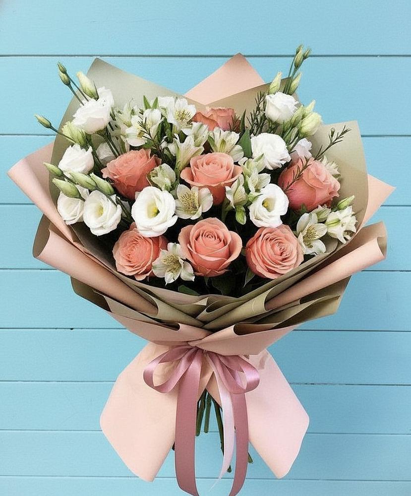 Букет цветов из: Розы, Альстромерии и Лизиантусы в Куршаве