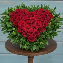 Цветочная композиция из Розы в виде сердца в Куршаве