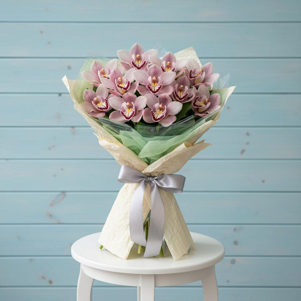 Букет цветов из: Орхидеи и Розы в Куршаве