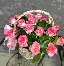 Цветочная композиция из Розы в корзине в Куршаве