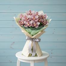 Букет цветов из:  Орхидеи и Розы в Куршаве