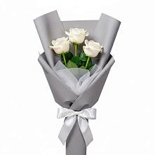 Букет 3 белые розы в Куршаве