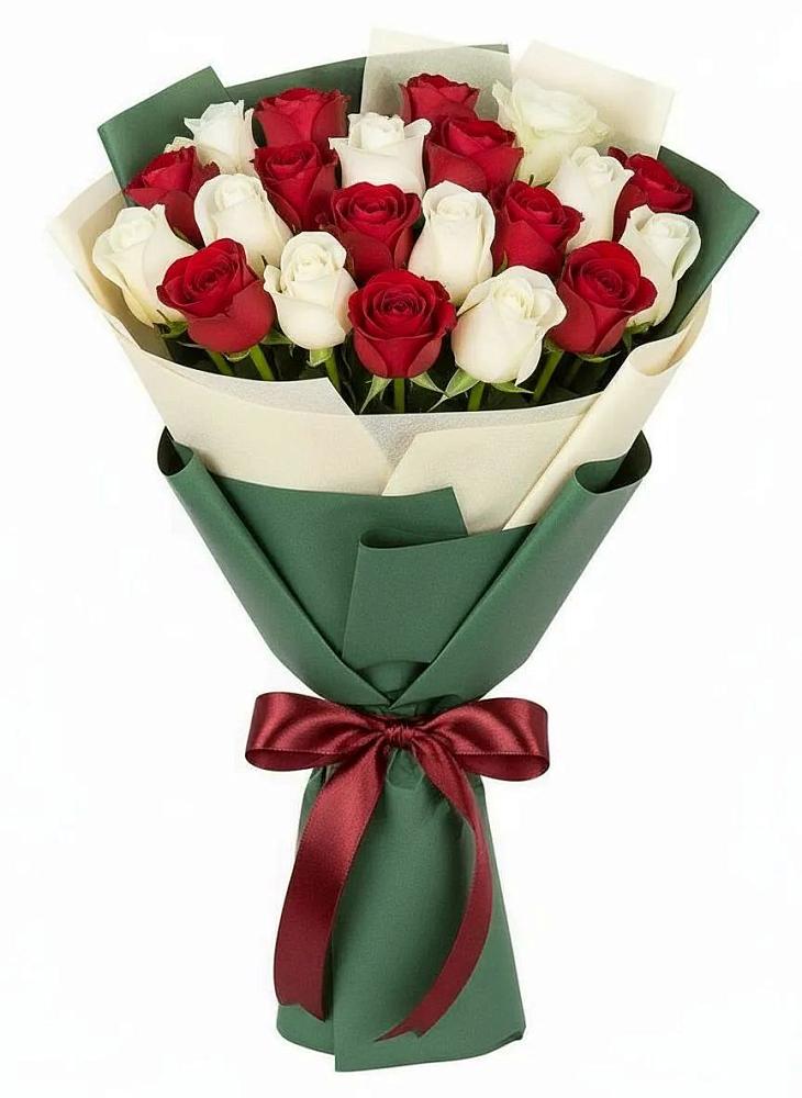 Букет Микс из красных и белых роз в Куршаве