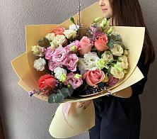 Букет цветов из:  Розы, Лизиантусы и Гвоздики в Куршаве