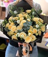 Букет цветов из:  Розы и Лизиантусы в Куршаве