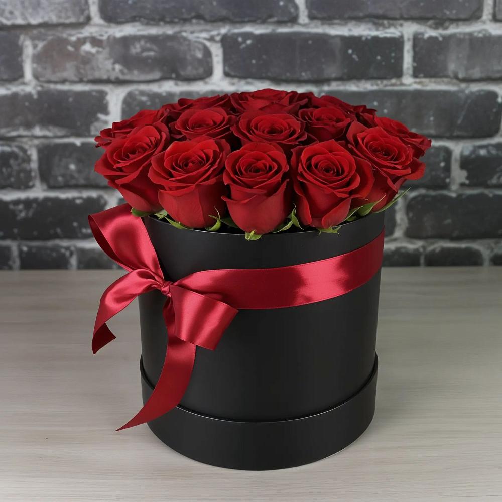 Цветочная композиция из Розы в шляпной коробке в Куршаве