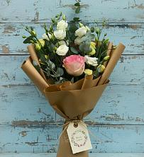 Букет цветов из:  Розы и Лизиантусы в Куршаве