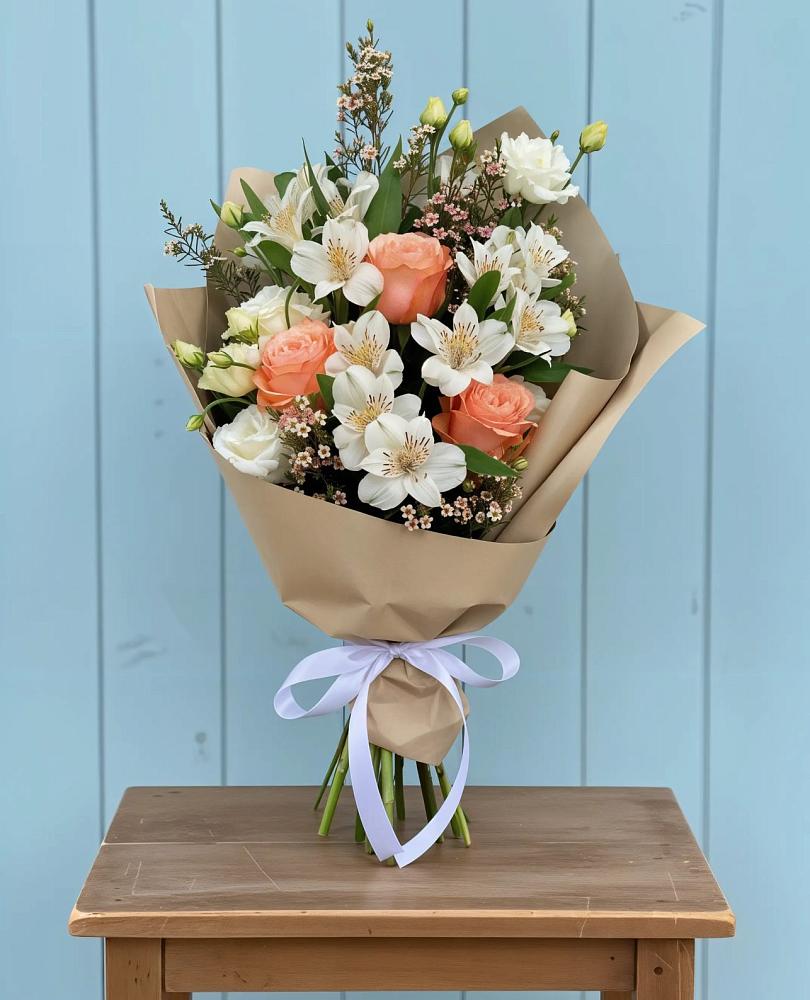 Букет цветов из: Альстромерии, Лизиантусы, Розы и Хризантемы в Куршаве