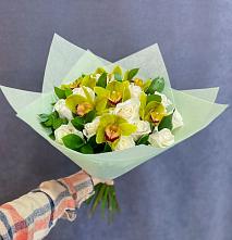 Букет цветов из:  Орхидеи и Розы в Куршаве