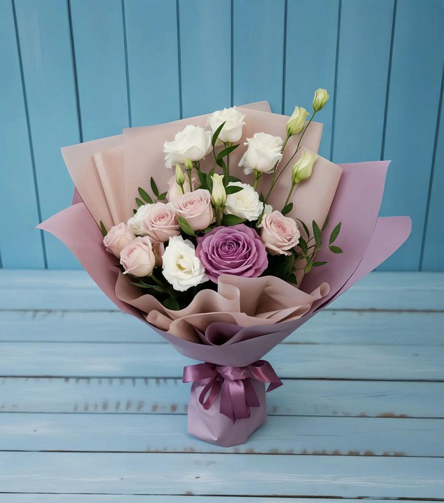 Букет цветов из: Розы и Лизиантусы в Куршаве